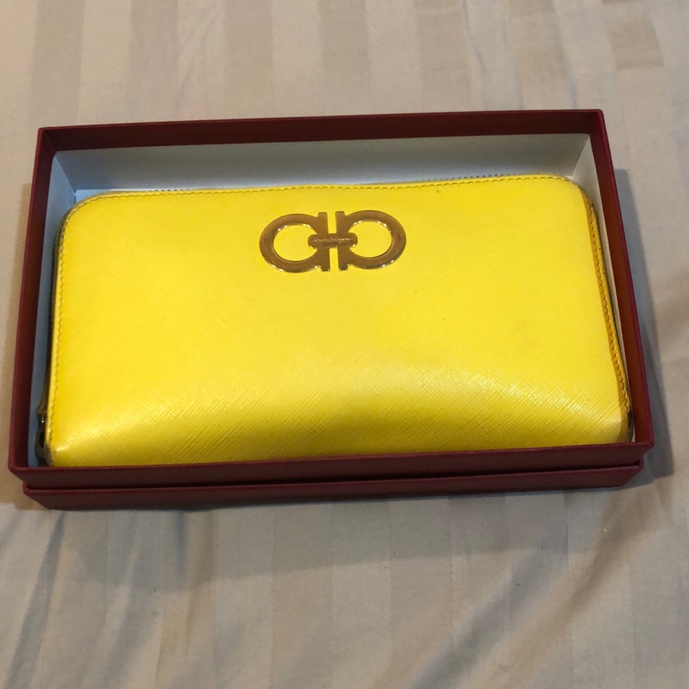 Feragamo wallet